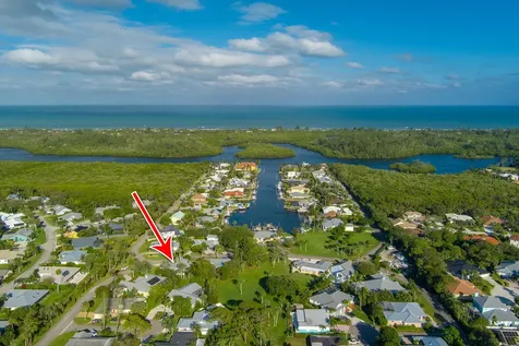 9160 SE Yacht Club Circle Hobe Sound FL 33455