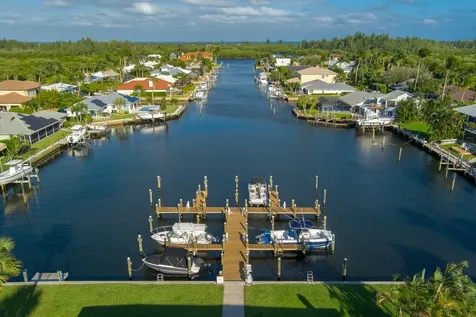 9160 SE Yacht Club Circle Hobe Sound FL 33455