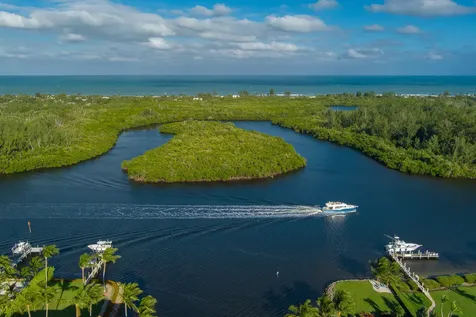 9160 SE Yacht Club Circle Hobe Sound FL 33455