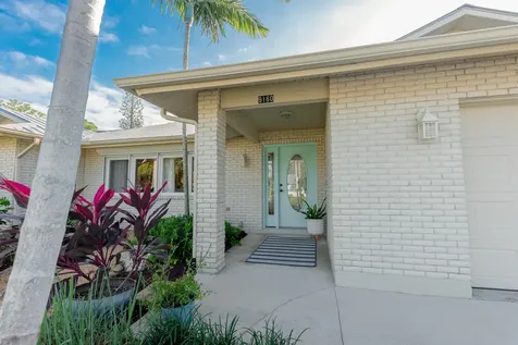 9160 SE Yacht Club Circle Hobe Sound FL 33455