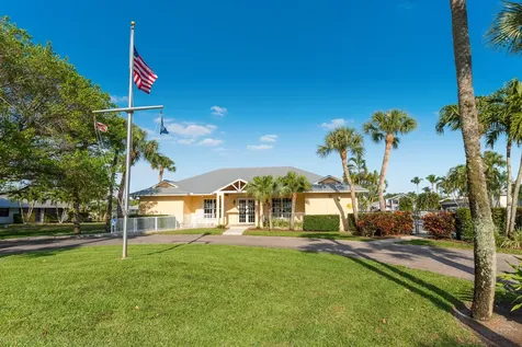 9160 SE Yacht Club Circle Hobe Sound FL 33455
