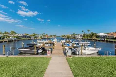 9160 SE Yacht Club Circle Hobe Sound FL 33455