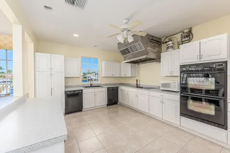 9160 SE Yacht Club Circle Hobe Sound FL 33455
