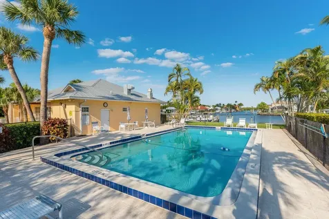 9160 SE Yacht Club Circle Hobe Sound FL 33455