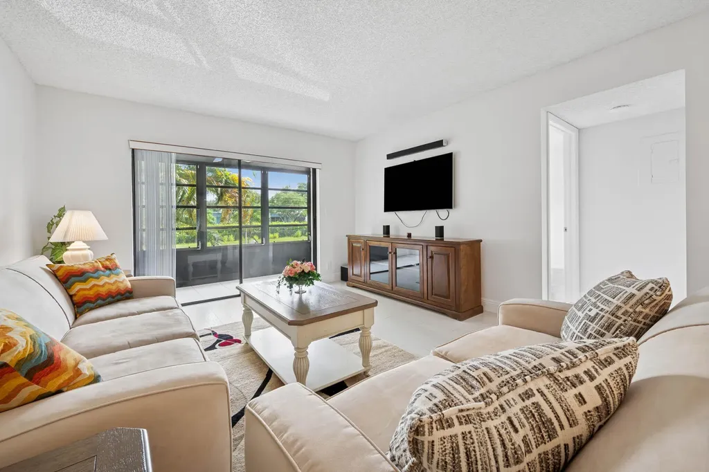 15450 E Pembridge Avenue E Delray Beach FL 33484