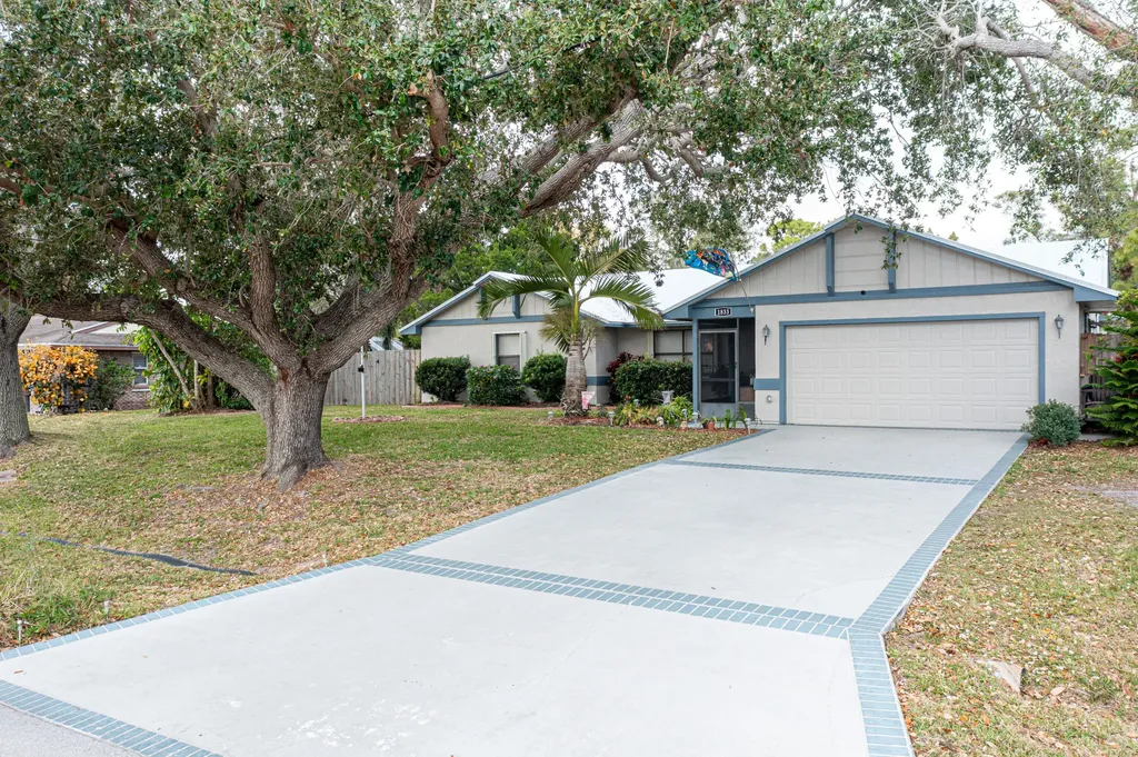 1833 SE Deming Avenue Port St Lucie FL 34952