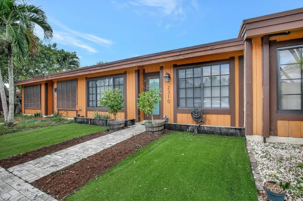 2310 Dogwood Court Pembroke Pines FL 33026