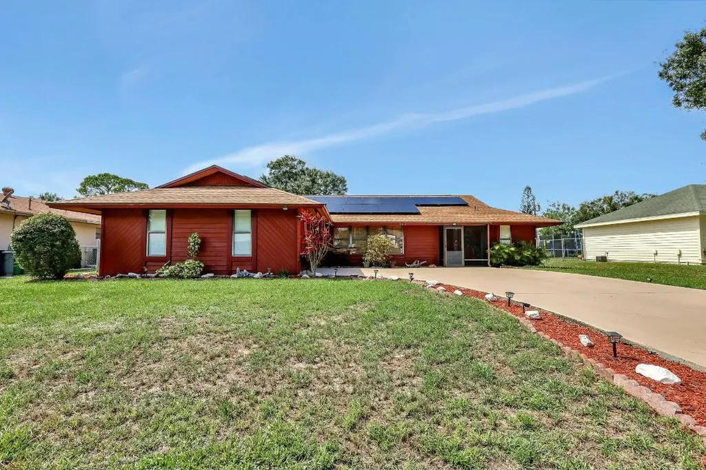 362 SE Calmoso Drive Port St Lucie FL 34983