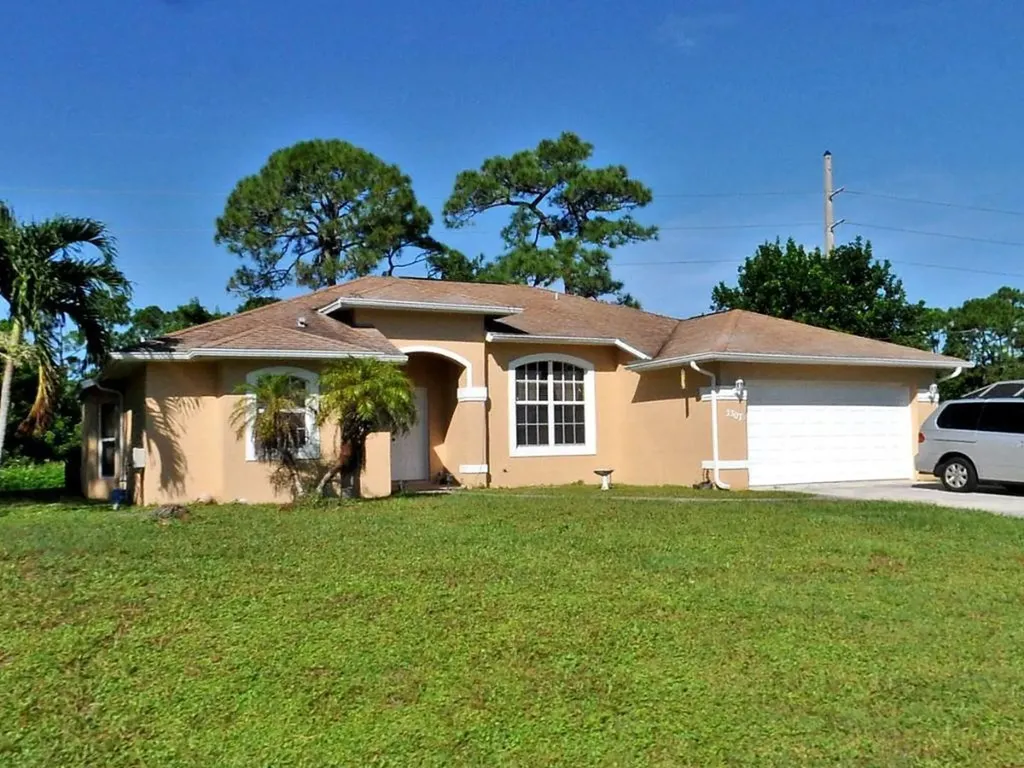 3307 SE May Court Port St Lucie FL 34984