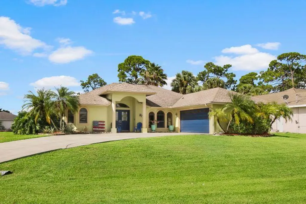 2326 SW Kent Circle Port St Lucie FL 34953