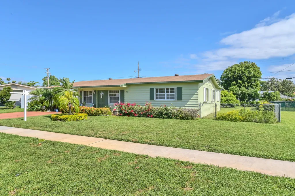 352 Cypress Lane Palm Springs FL 33461