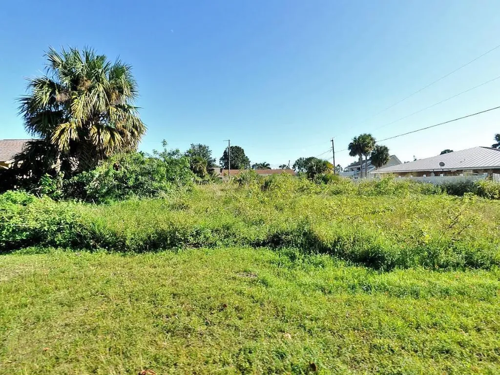 2297 SW Edison Circle Port St Lucie FL 34953