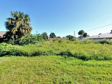 2297 SW Edison Circle Port St Lucie FL 34953