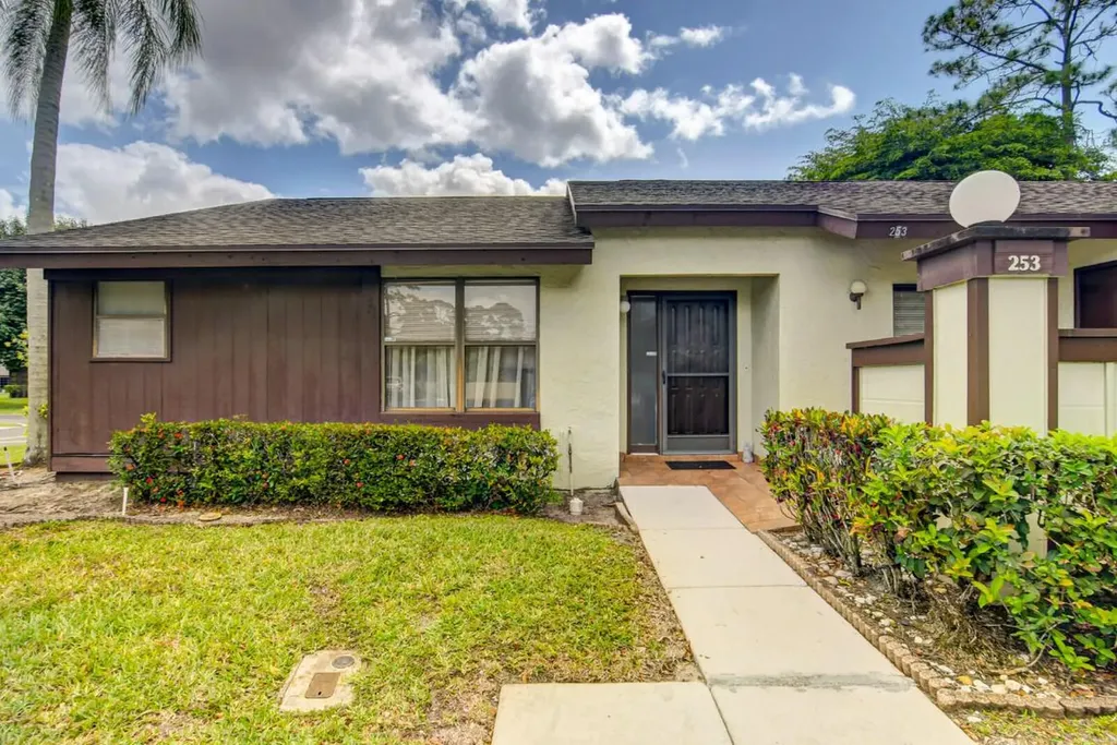 253 Deerfield Court Royal Palm Beach FL 33411