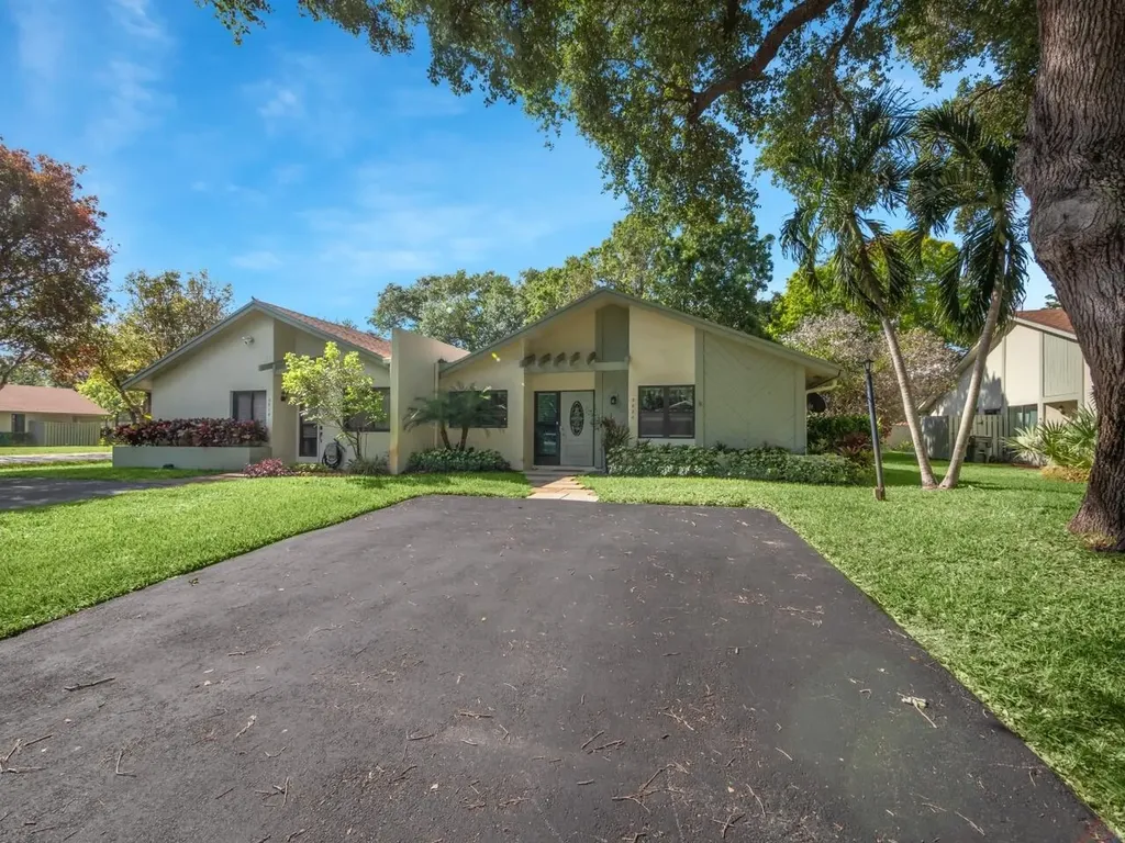 3820 Arelia Drive S Delray Beach FL 33445