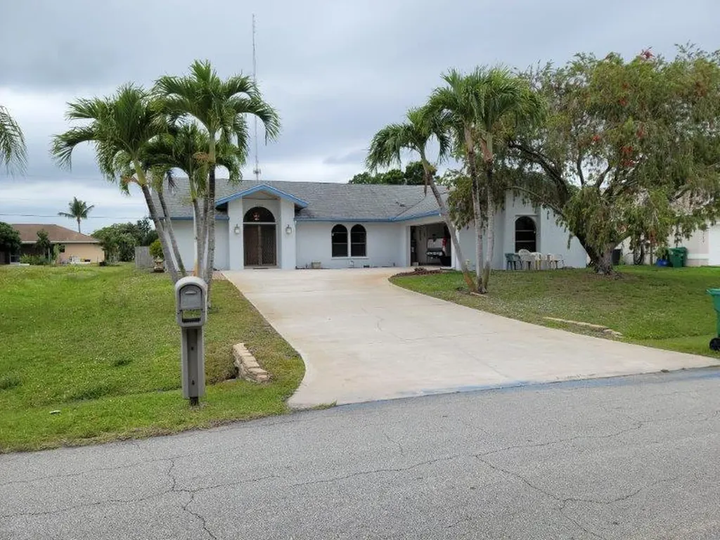 2186 SE Lucca Street Port St Lucie FL 34952