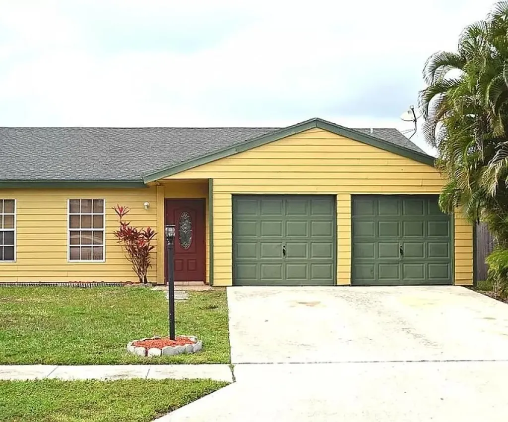 7895 Blairwood Circle S Lake Worth FL 33467