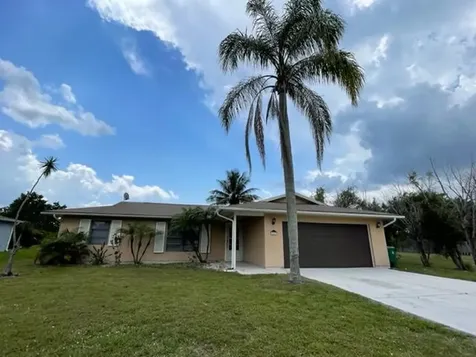 2522 SE Dogwood Avenue Port St Lucie FL 34952