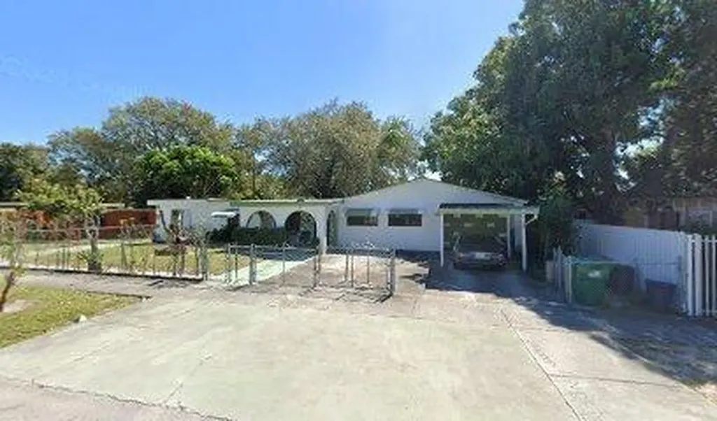 2140 NW 93rd Terrace Miami FL 33147