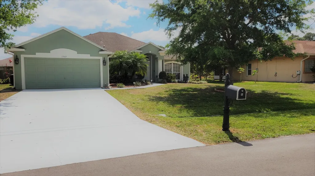 1562 SW Neponset Road Port St Lucie FL 34953