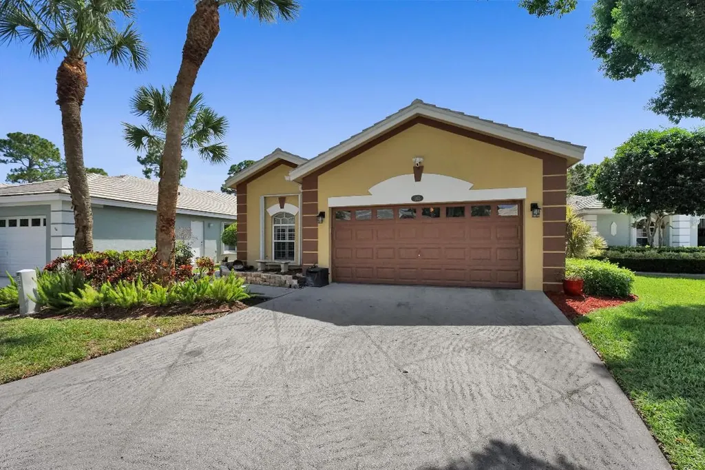 165 Harbor Lake Circle Greenacres FL 33413