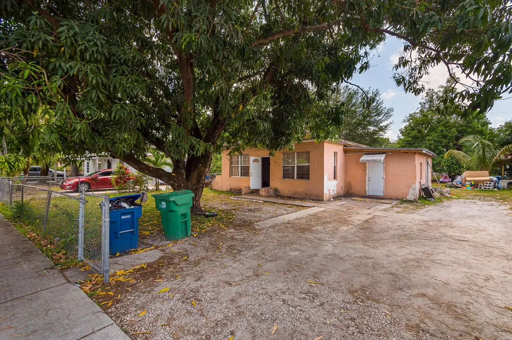 1628 NW 114th Street Miami FL 33167