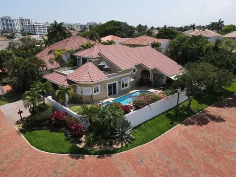 664 Pelican Way Delray Beach FL 33483