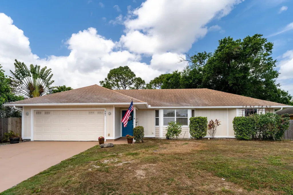987 SW Fenway Road Port St Lucie FL 34953
