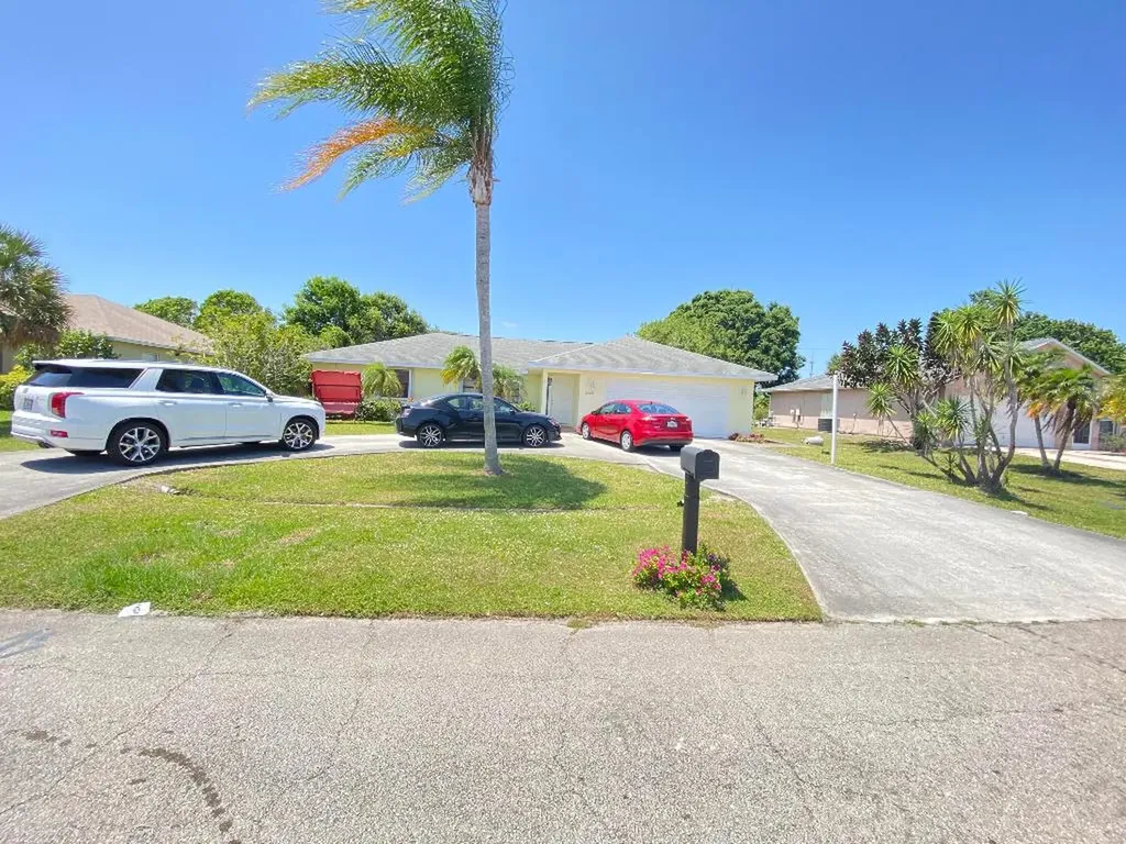 2262 SE Maize Street Port St Lucie FL 34952