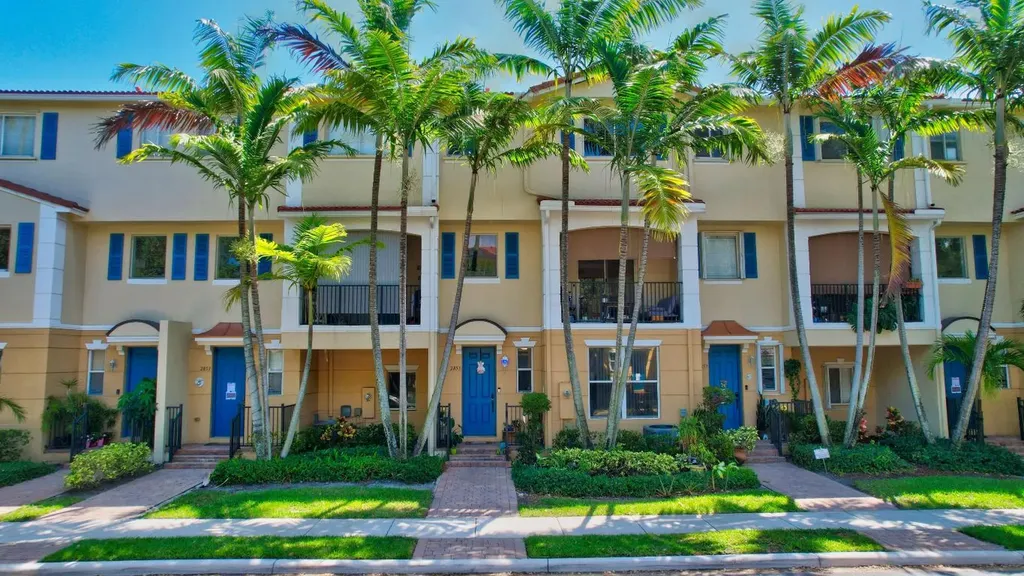 2855 S Oasis Drive Boynton Beach FL 33426