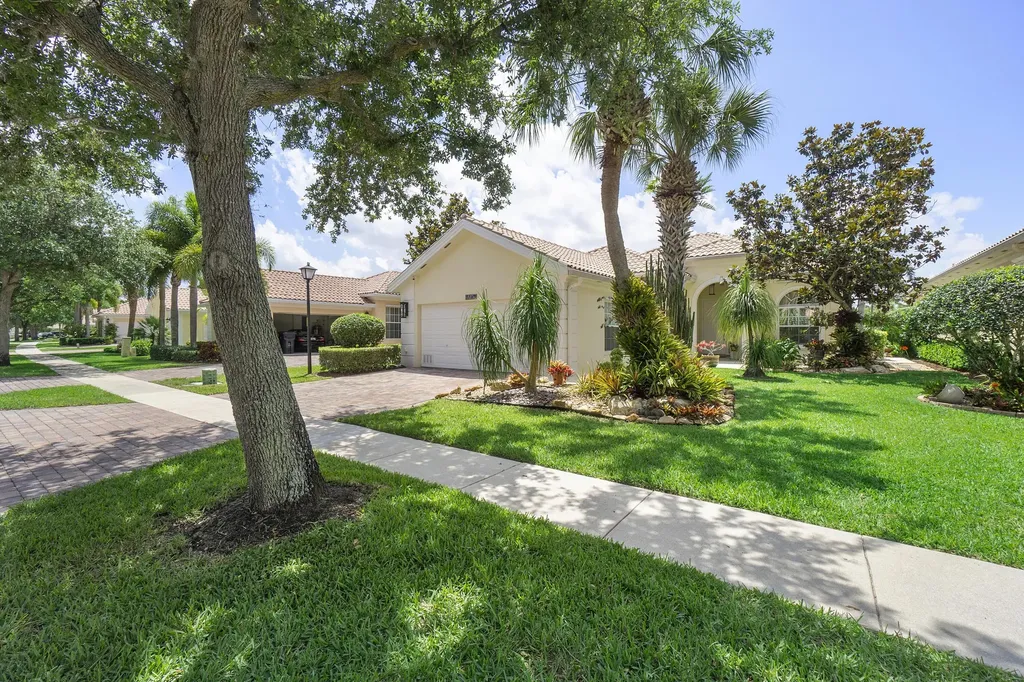 8274 Pine Cay Road Wellington FL 33414