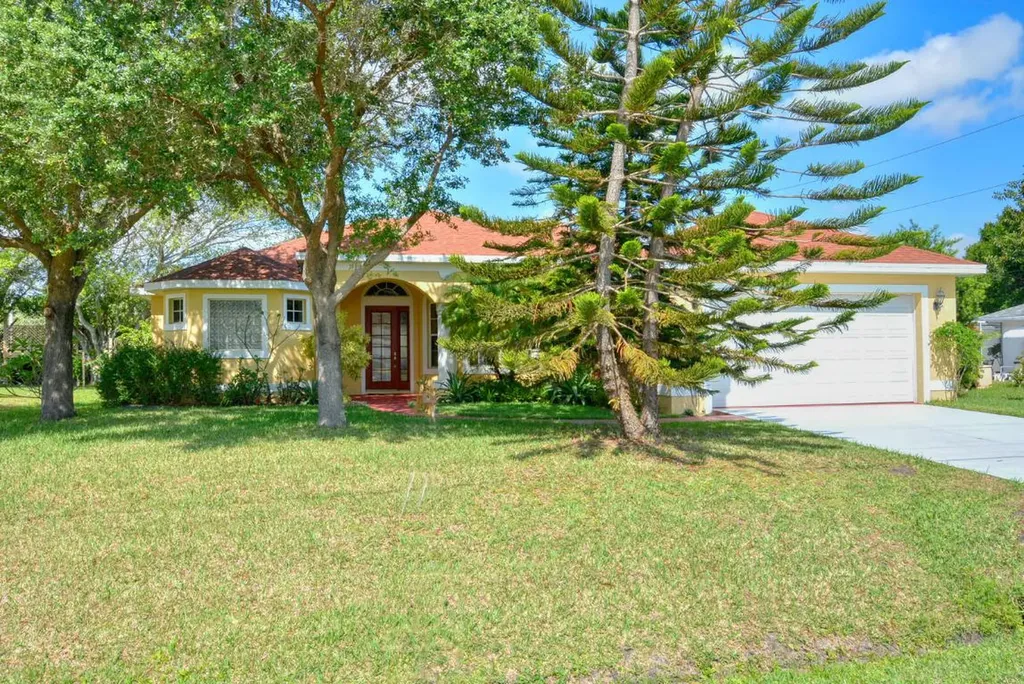 2562 SE Perugia Street Port St Lucie FL 34952