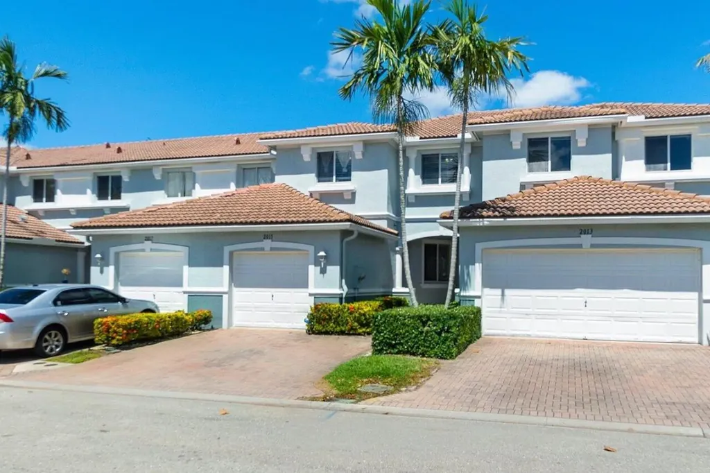 2015 Oakhurst Way Riviera Beach FL 33404