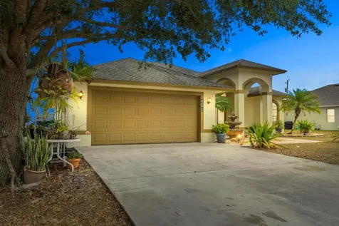 450 SW Laconic Avenue Port St Lucie FL 34953