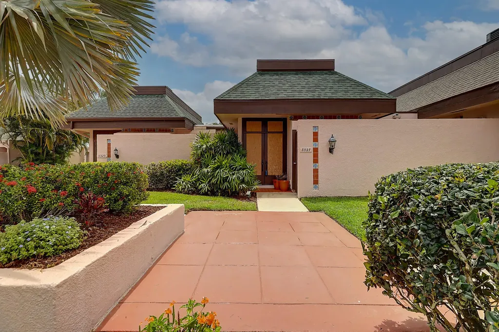 3327 SE La Prado Court Port St Lucie FL 34952