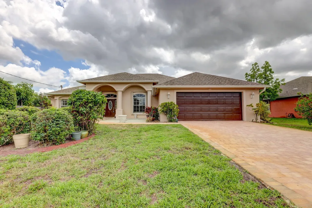 534 SW Halifax Avenue Port St Lucie FL 34953