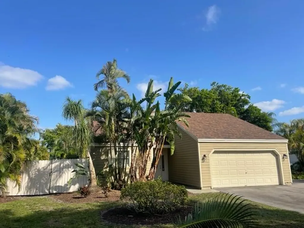 460 Park Forest Way Wellington FL 33414