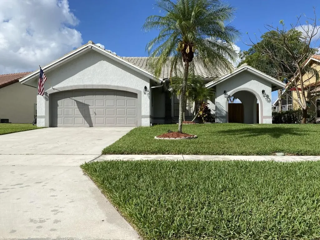 5270 Helene Circle Boynton Beach FL 33472