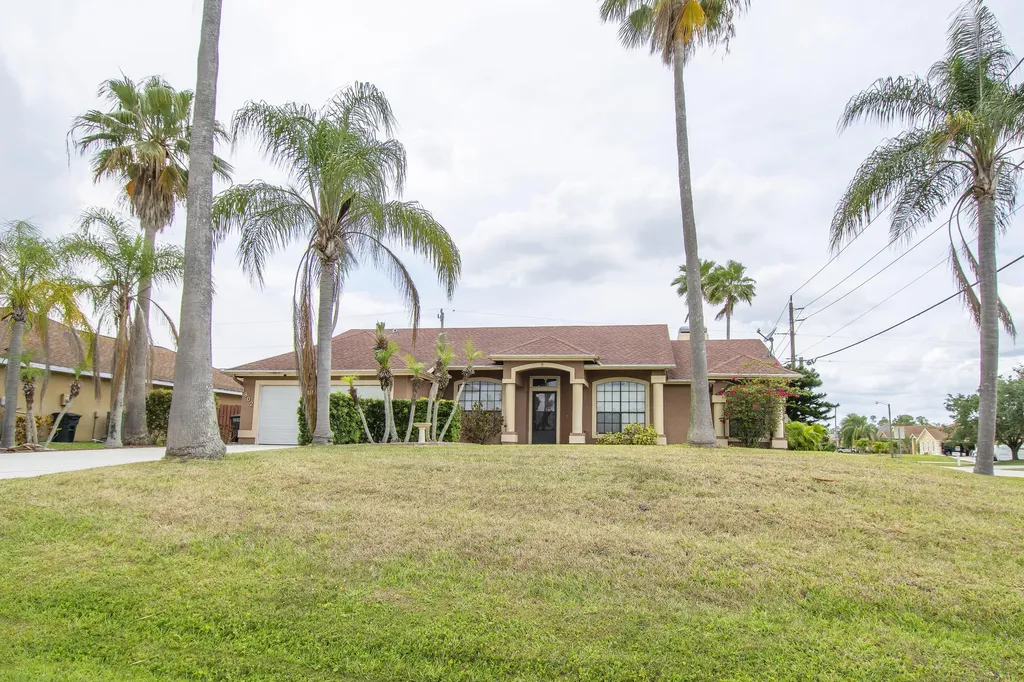 1802 SW Breezeway Street Port St Lucie FL 34987