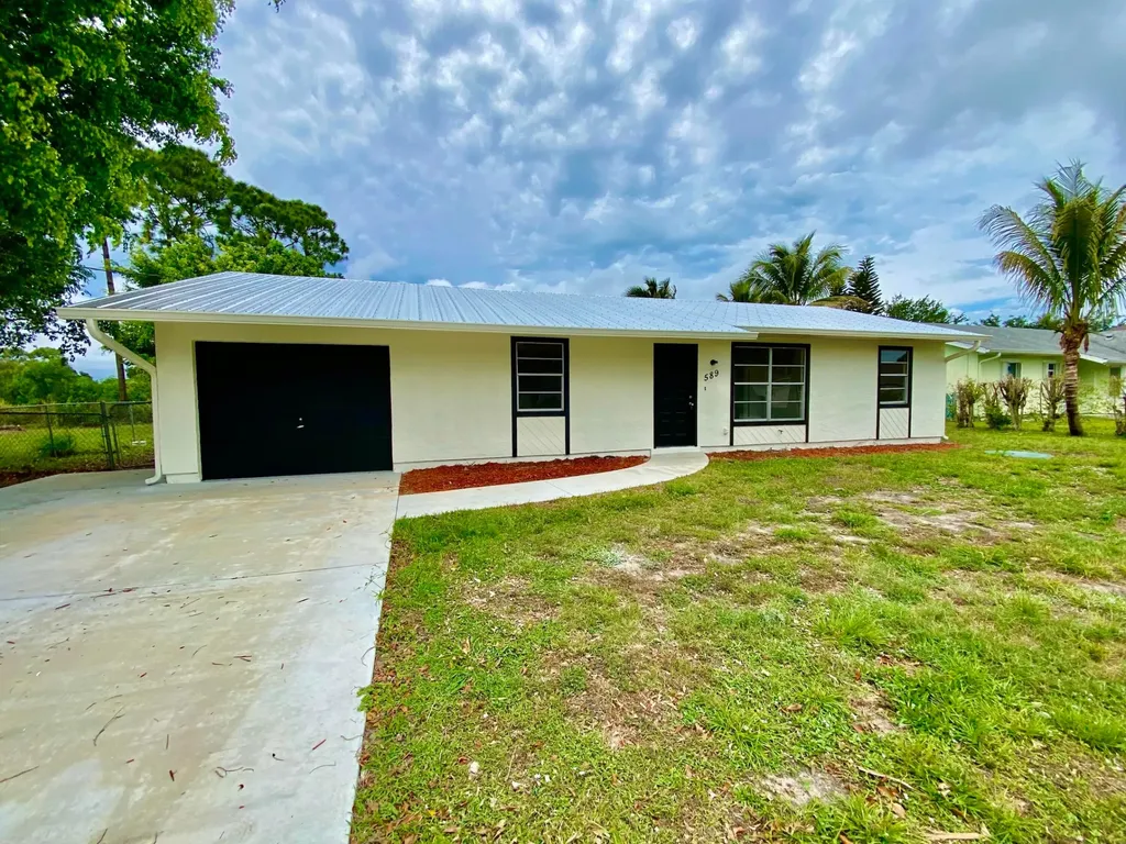 589 NW Archer Avenue Port St Lucie FL 34983