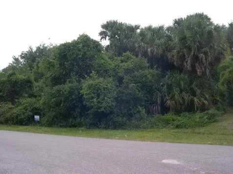 1526 SW Apache Avenue Port St Lucie FL 34953