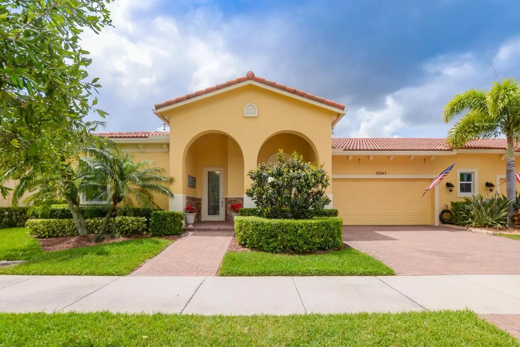 10243 SW Canossa Way Port St Lucie FL 34986