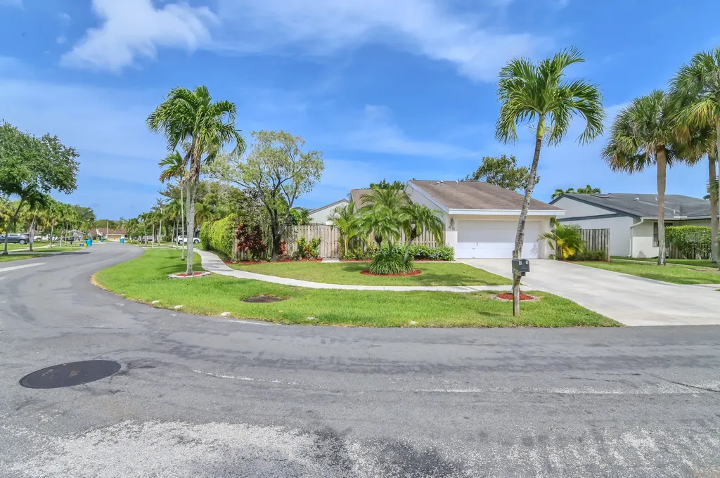 48 Baytree Circle Boynton Beach FL 33436