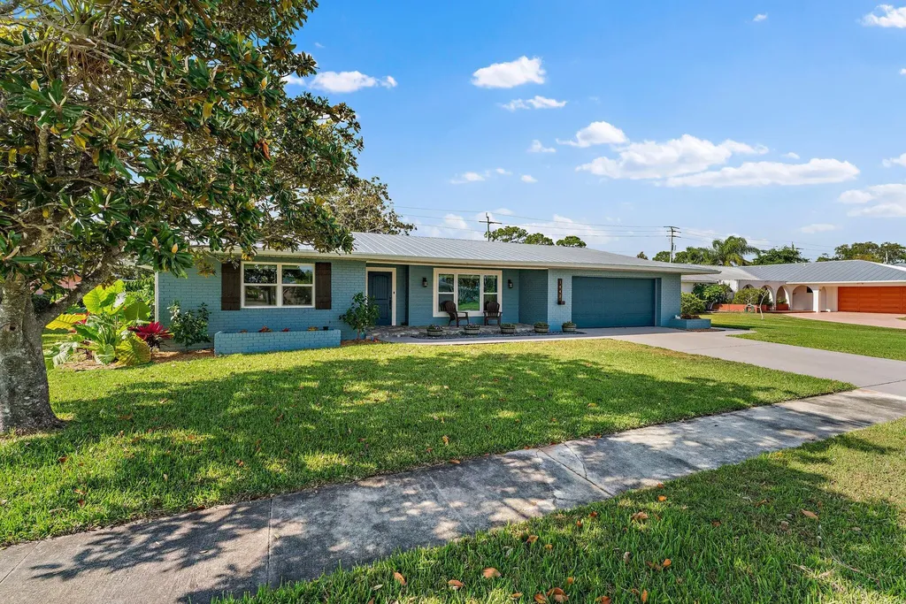 1442 SE Sunshine Avenue Port St Lucie FL 34952