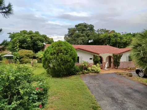 2575 NW 82nd Terrace Coral Springs FL 33065