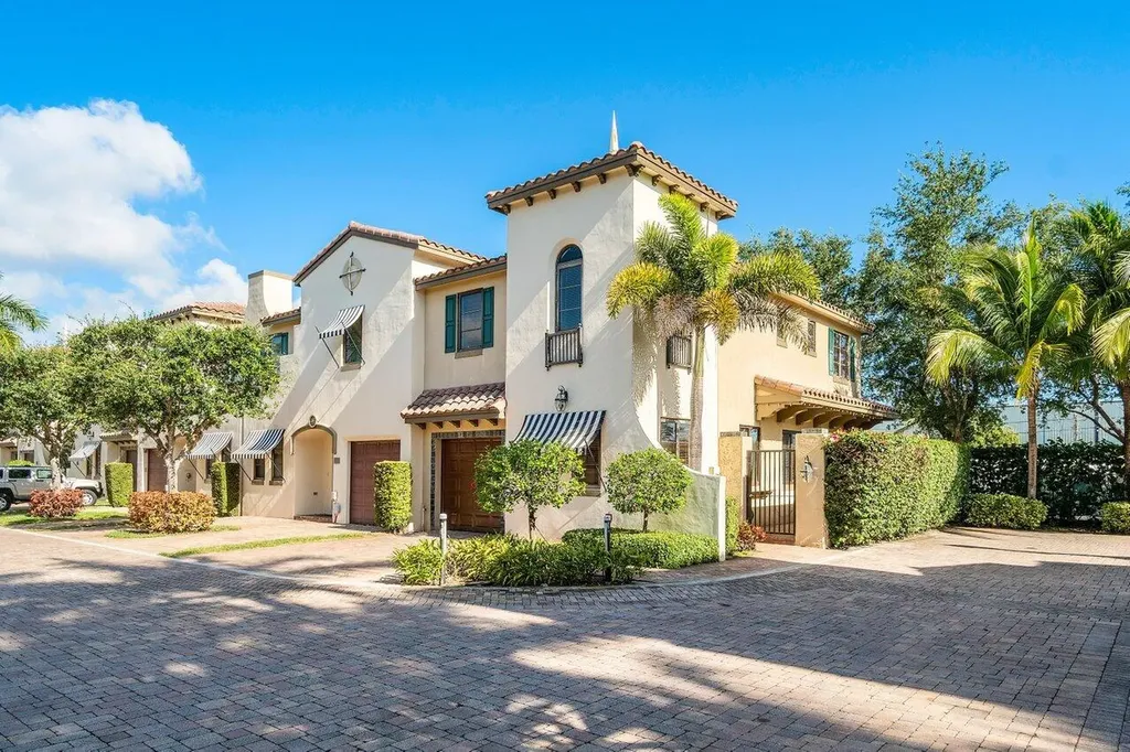 725 Via Villagio Hypoluxo FL 33462