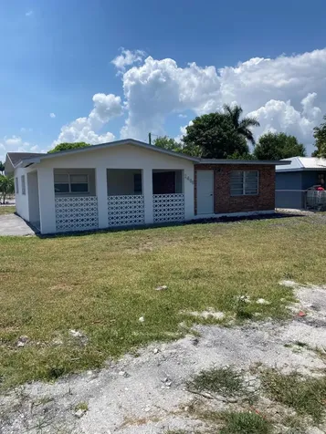 1400 NW Avenue F Belle Glade FL 33430