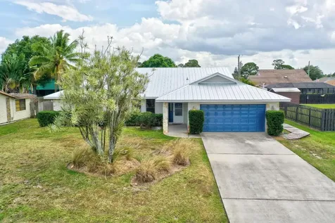 938 SE Albatross Avenue Port St Lucie FL 34983