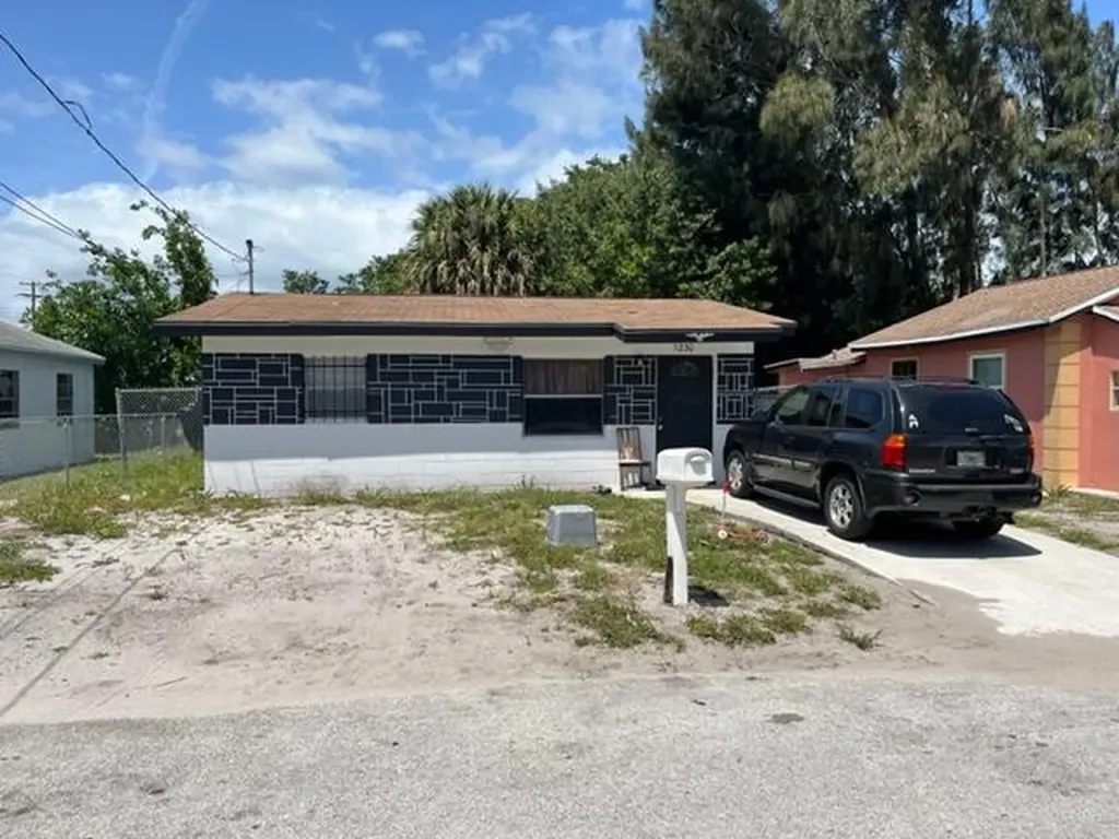 1230 Mccray Court Fort Pierce FL 34950