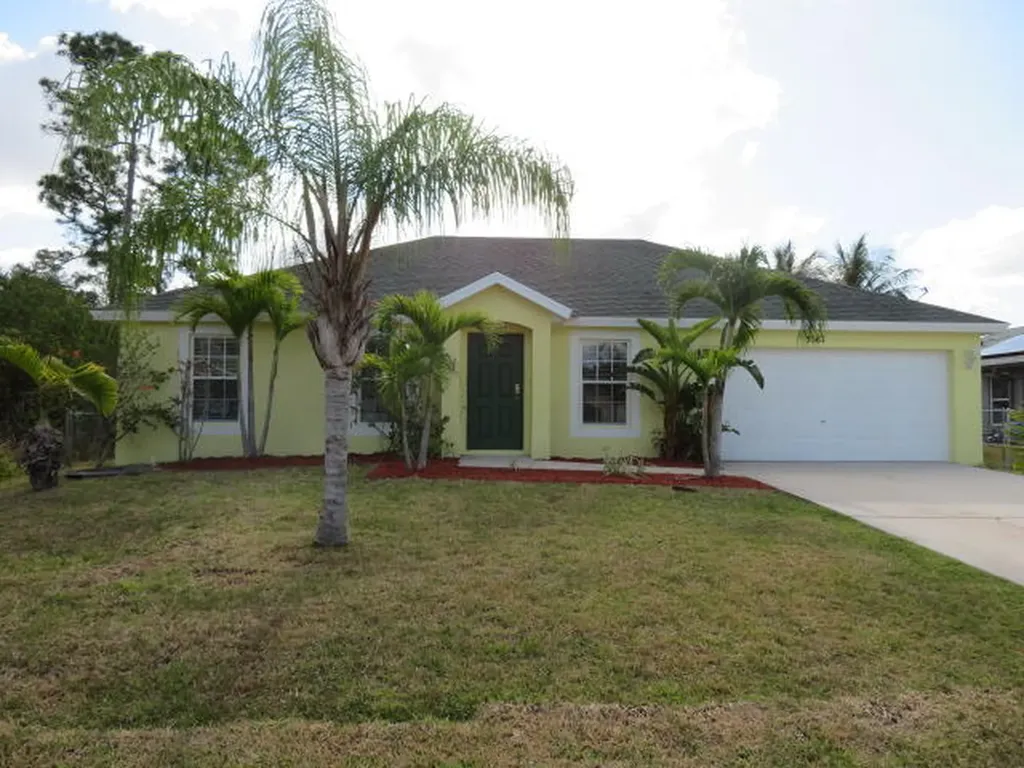 3067 SW Lucerne Street Port St Lucie FL 34953